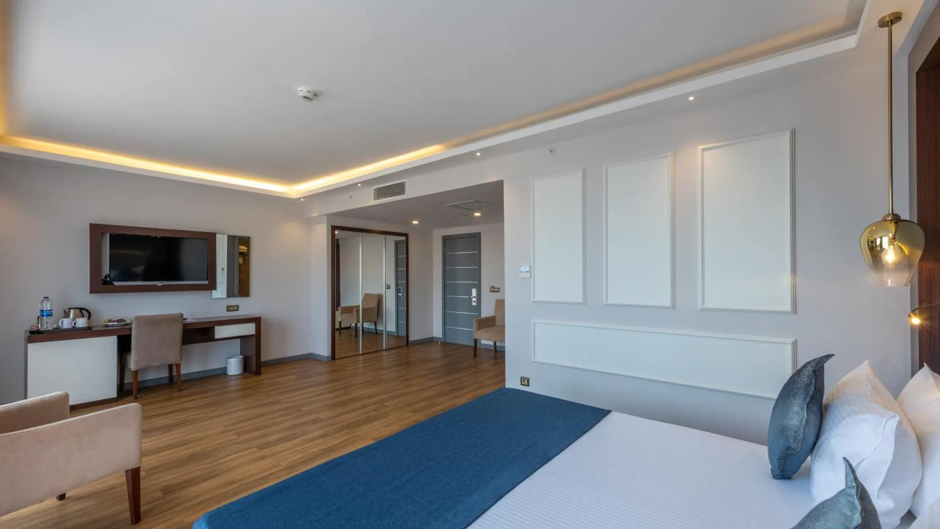 Istanbul Taksim Crystal Hotel & Spa