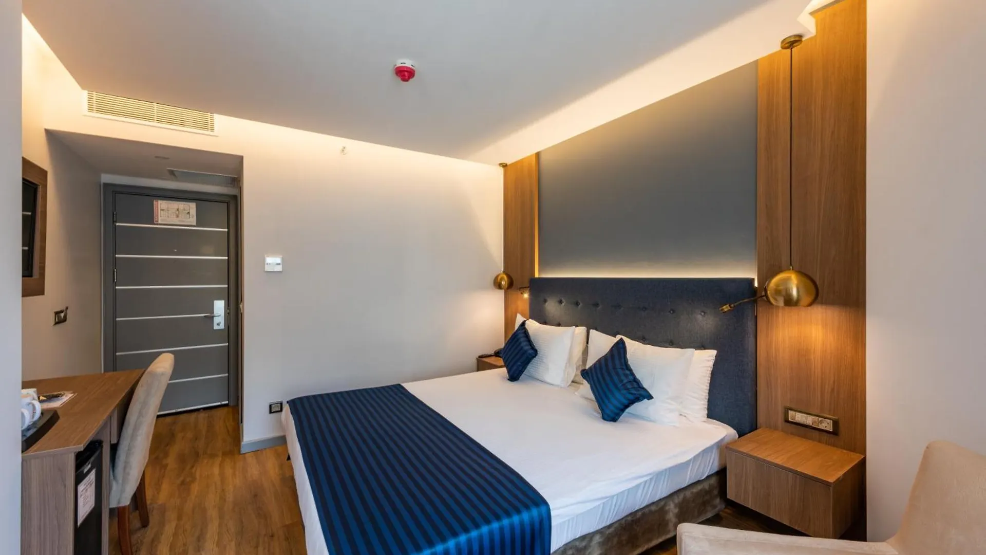 Istanbul Taksim Crystal Hotel & Spa